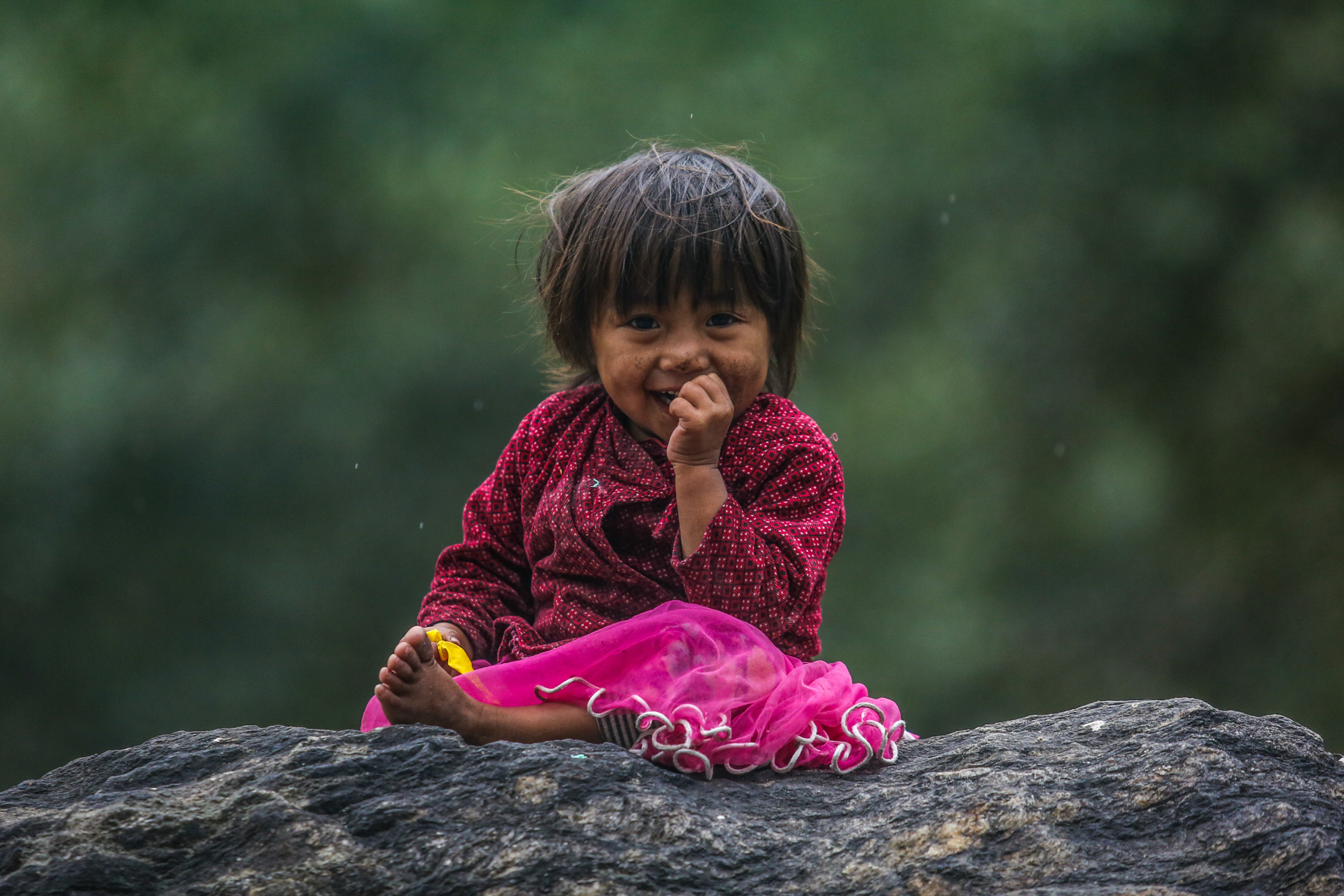 Gurung girl liles at trekkers